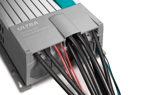 Mass Combi Ultra 12/3000-150 12 Volt / 3000 W / 150 Amp / 230 V AC 