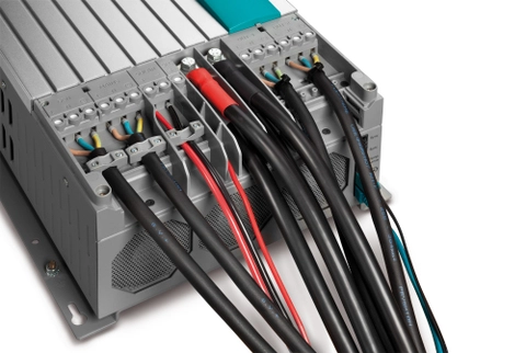 Mass Combi Ultra 12/3000-150 12 Volt / 3000 W / 150 Amp / 230 V AC 