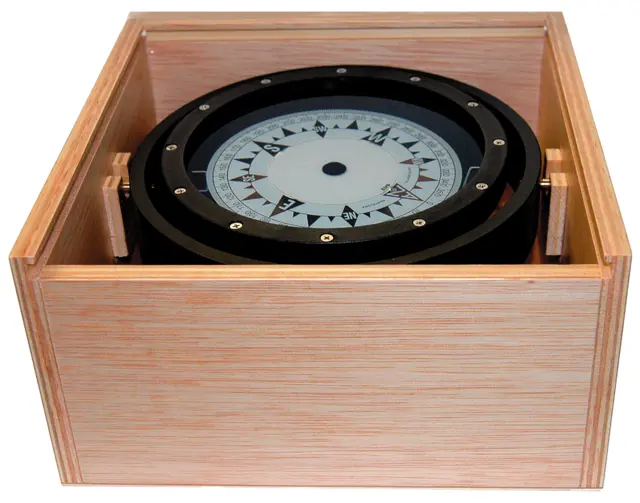 C20 reservekompass, lev. i trekasse 125 mm. Leveres i lagringskasse av tre. 