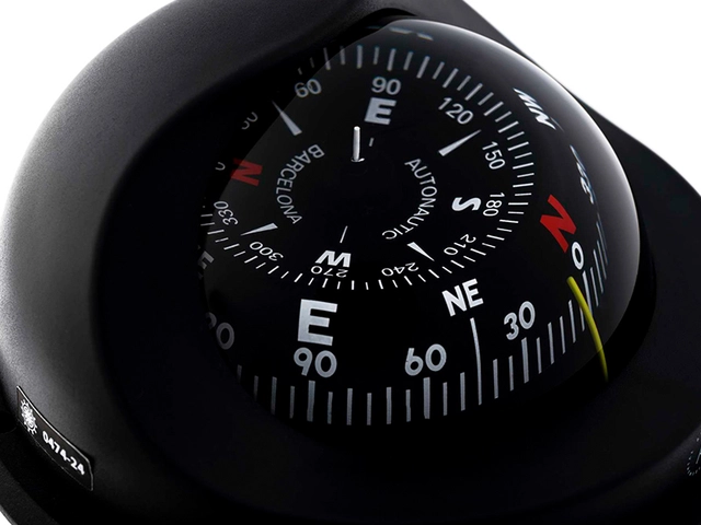 C15 magnetkompass m. belysning 100mm. 12/24V.  Svart. Flushmontering 